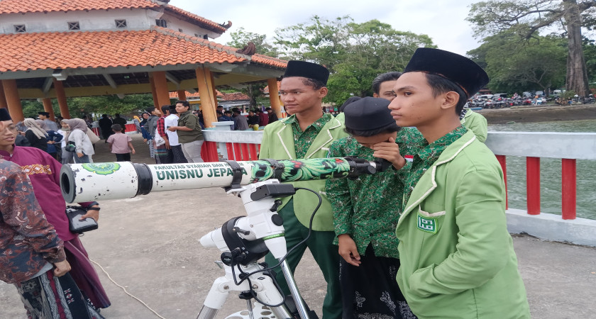 Siswa MA Walisongo Pecangaan Ikuti Kegiatan Rukyatul Hilal untuk Tentukan Awal Ramadhan 1446 H